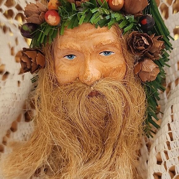 Vintage Old World Santa Ornament - Picture 3 of 5